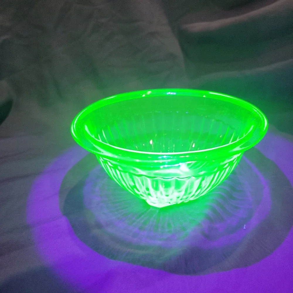 Vtg Green Vaseline Uranium Glass Turned Rim Ribbed 6 in Mixing Bowl Nesting